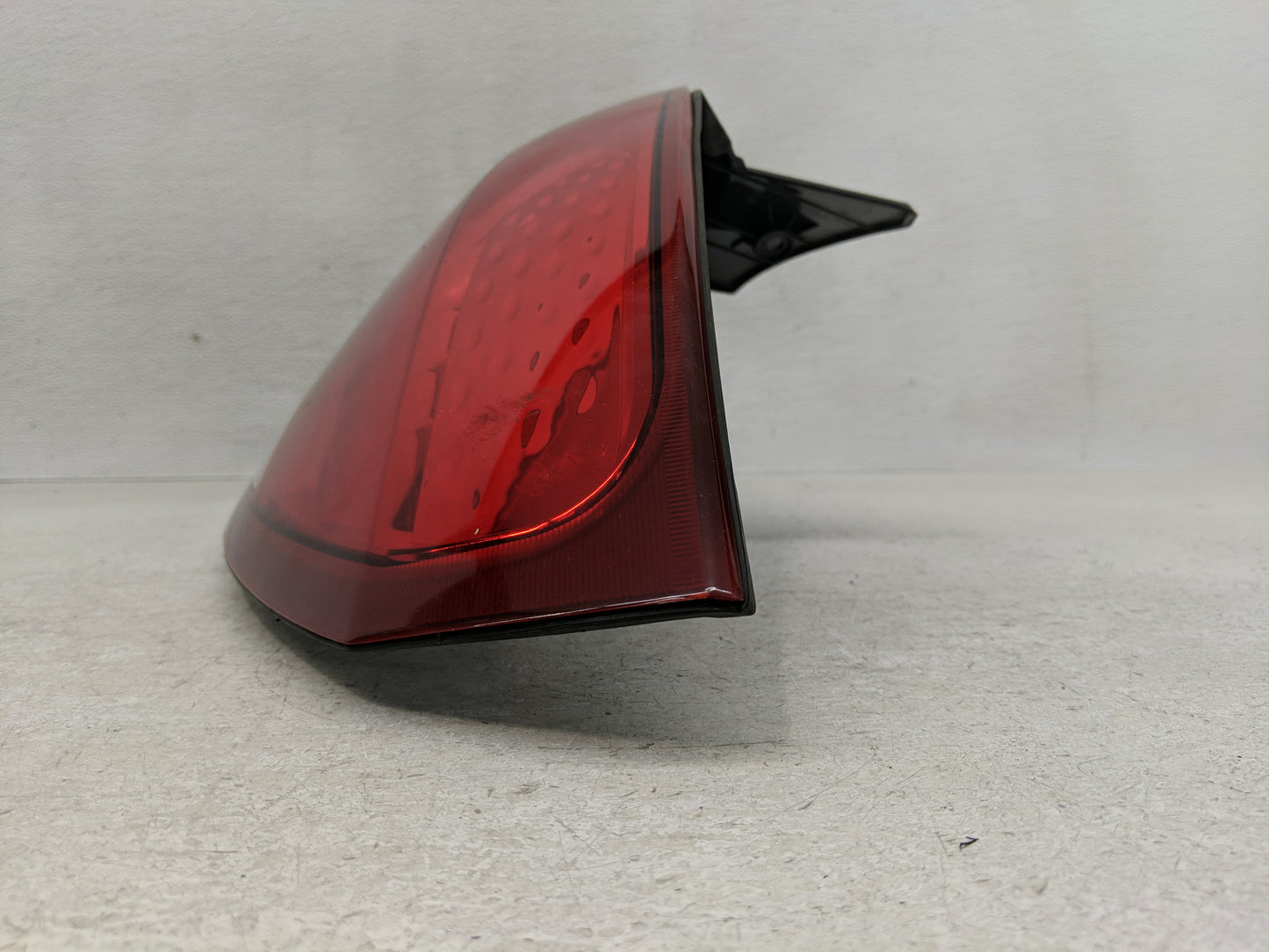 2008-2010 Saturn Vue Tail Light Assembly Passenger Right OEM Fits Fits 2008 2009 2010 2012 OEM Used Auto Parts - Oemusedauto