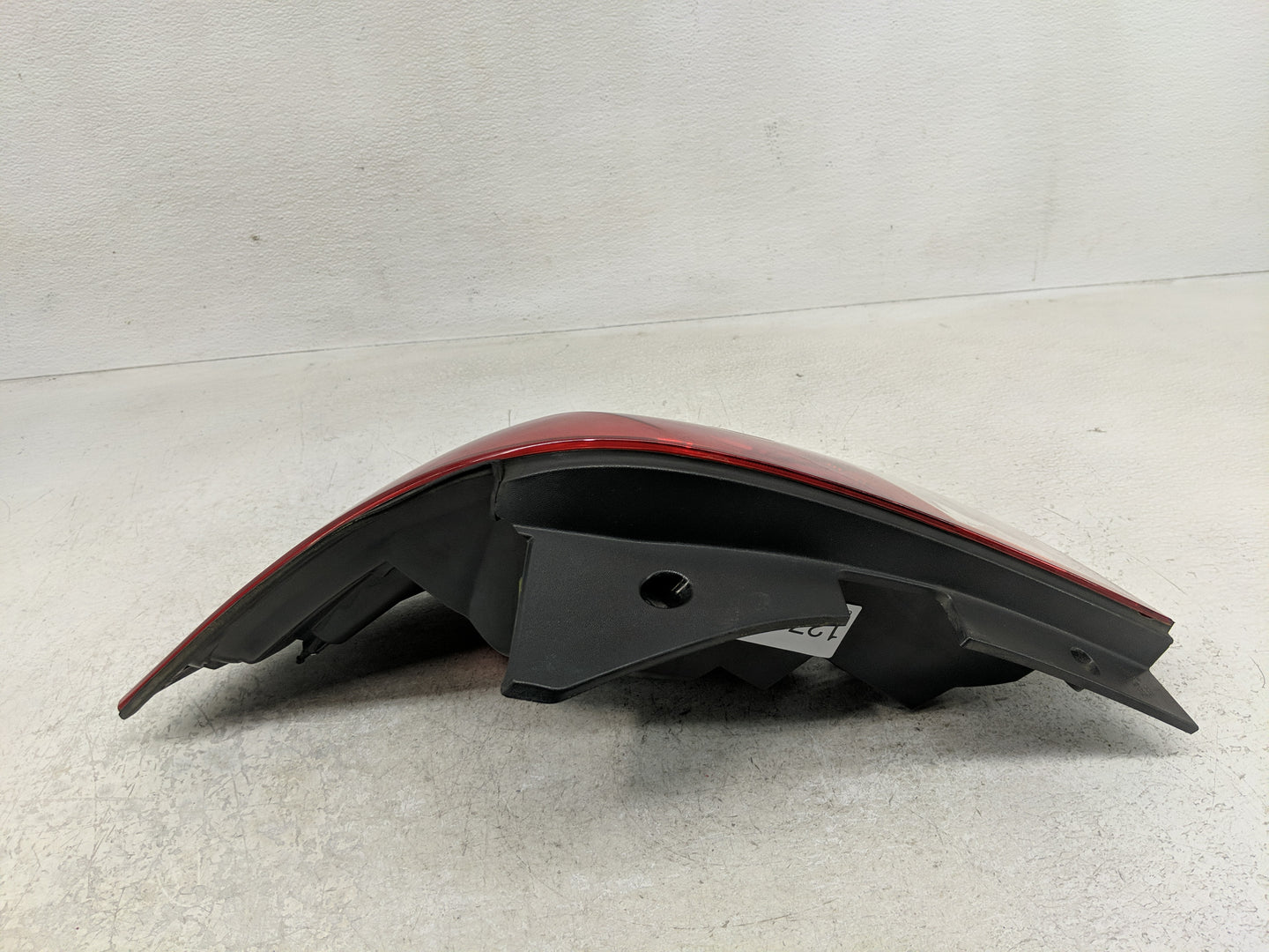 2008-2010 Saturn Vue Tail Light Assembly Passenger Right OEM Fits Fits 2008 2009 2010 2012 OEM Used Auto Parts - Oemusedauto