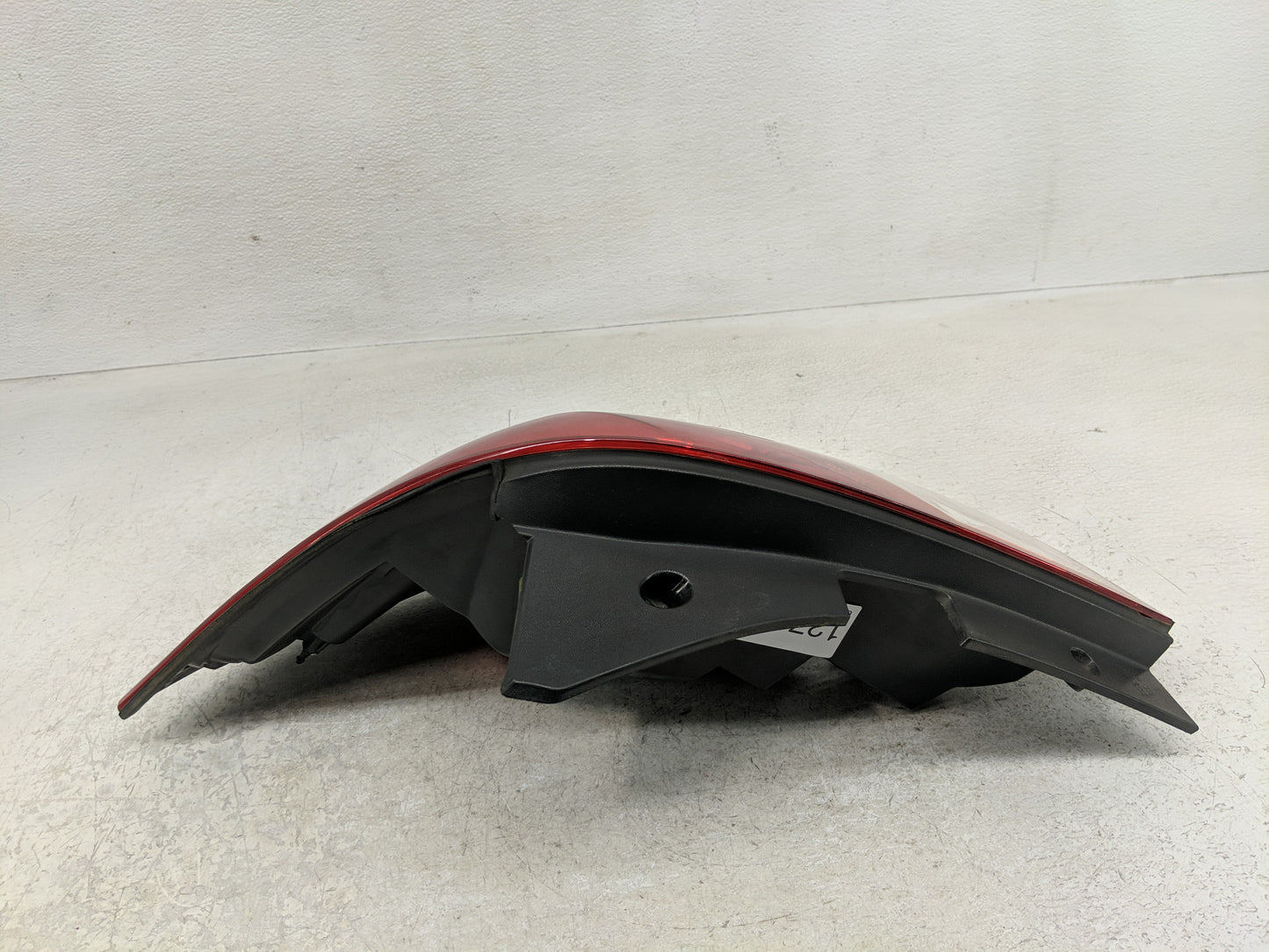 2008-2010 Saturn Vue Tail Light Assembly Passenger Right OEM Fits Fits 2008 2009 2010 2012 OEM Used Auto Parts - Oemusedauto