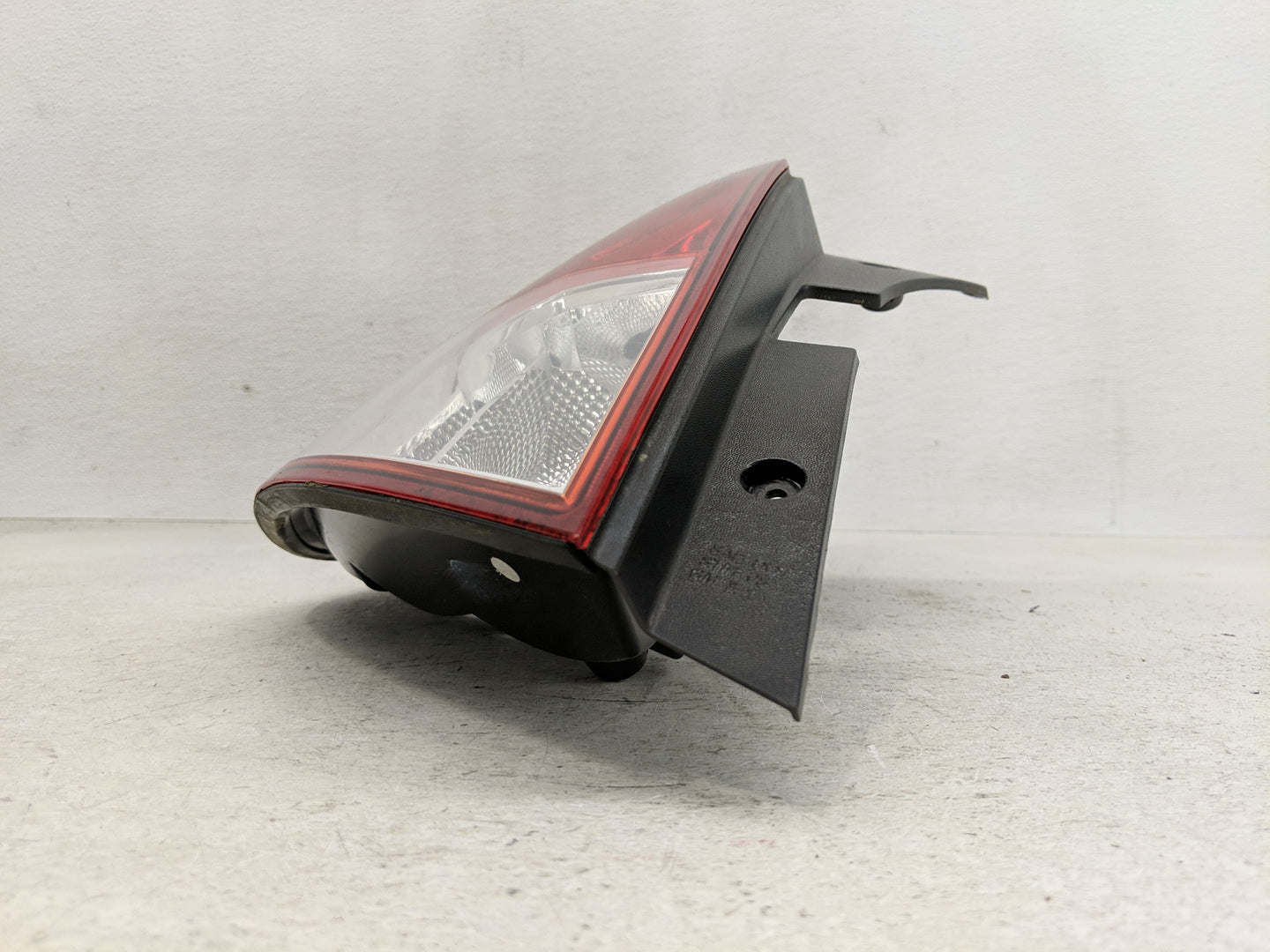 2008-2010 Saturn Vue Tail Light Assembly Driver Left OEM Fits Fits 2008 2009 2010 2012 OEM Used Auto Parts - Oemusedautopart