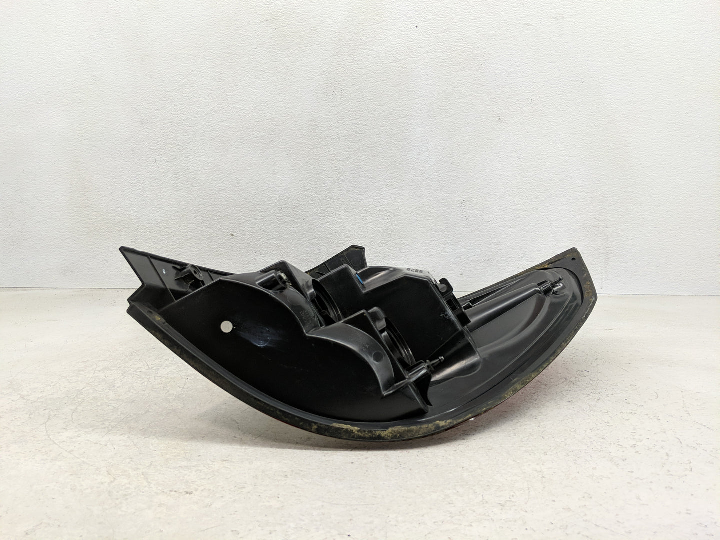 2008-2010 Saturn Vue Tail Light Assembly Driver Left OEM Fits Fits 2008 2009 2010 2012 OEM Used Auto Parts - Oemusedautopart