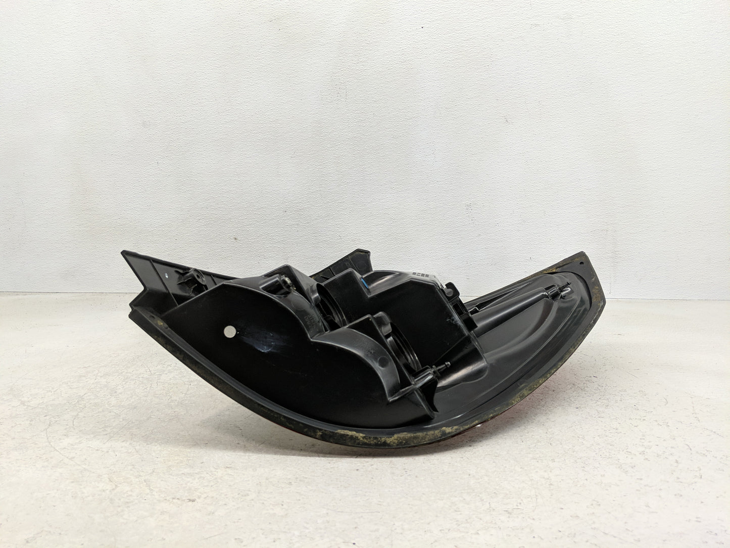 2008-2010 Saturn Vue Tail Light Assembly Driver Left OEM Fits Fits 2008 2009 2010 2012 OEM Used Auto Parts - Oemusedautopart