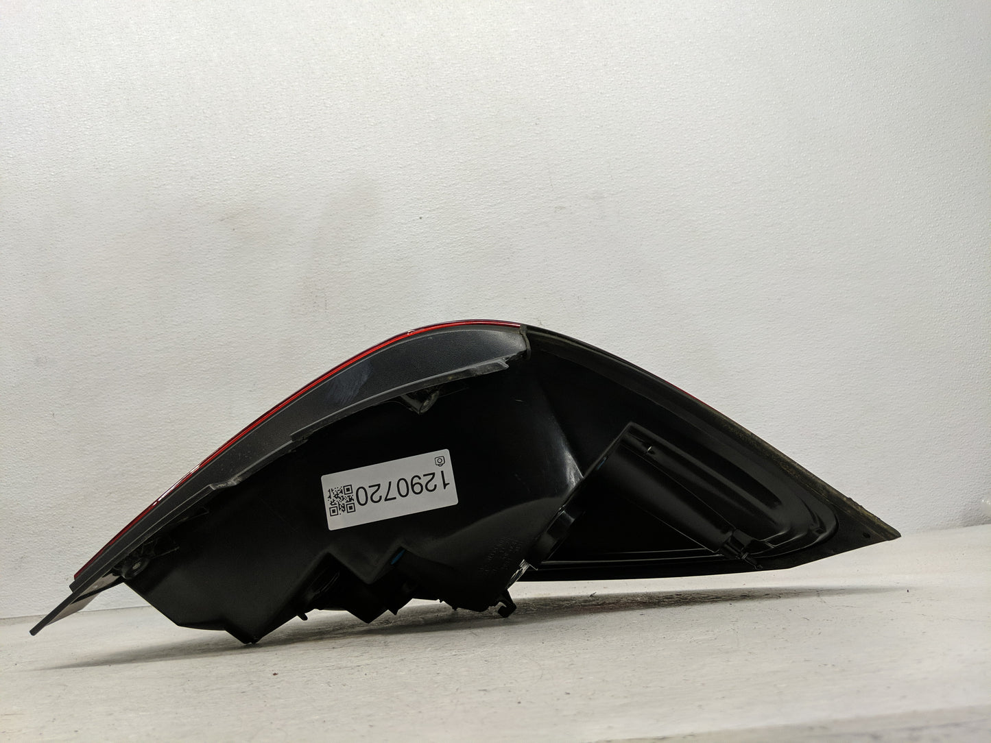 2008-2010 Saturn Vue Tail Light Assembly Driver Left OEM Fits Fits 2008 2009 2010 2012 OEM Used Auto Parts - Oemusedautopart