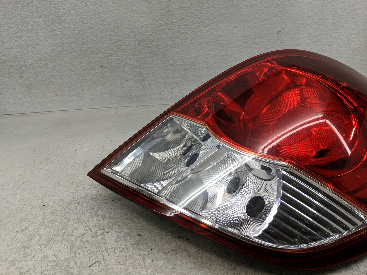 2008-2010 Saturn Vue Tail Light Assembly Passenger Right OEM Fits Fits 2008 2009 2010 2012 OEM Used Auto Parts - Oemusedauto