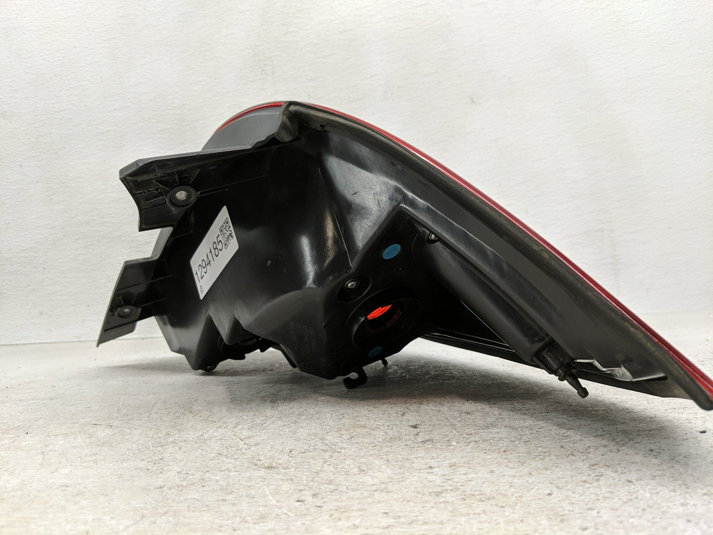 2008-2010 Saturn Vue Tail Light Assembly Driver Left OEM Fits Fits 2008 2009 2010 2012 OEM Used Auto Parts - Oemusedautopart