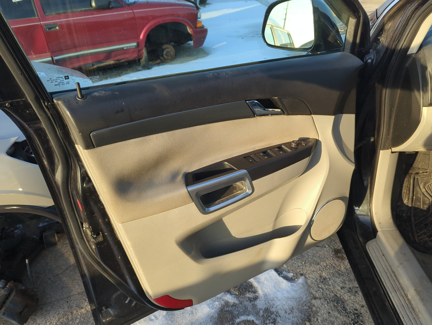 2008 Saturn Vue Front Left Driver Interior Door Panel Trim 1295531 - Oemusedautoparts1.com