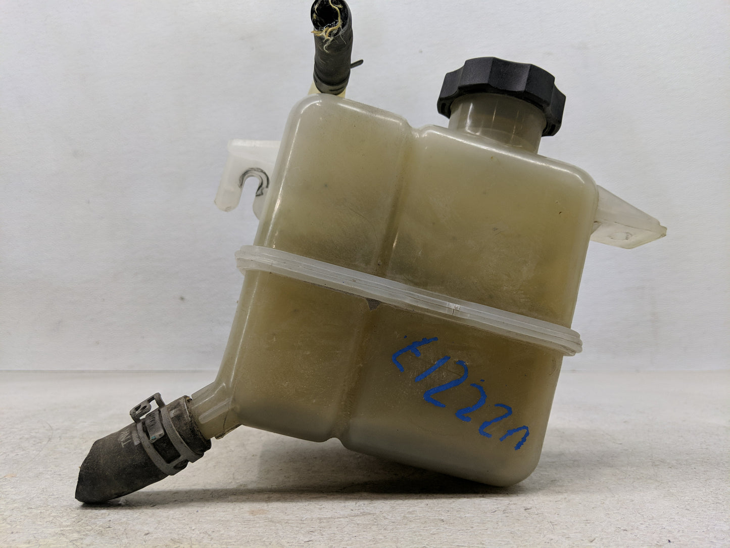 2008-2010 Saturn Vue Radiator Coolant Overflow Expansion Tank Bottle 1313111 - Oemusedautoparts1.com