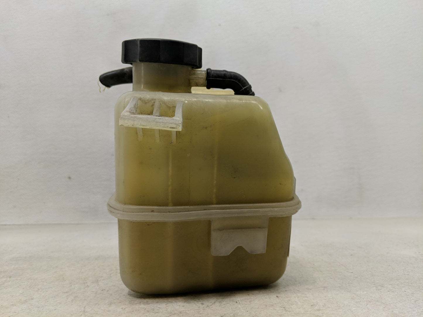 2008-2010 Saturn Vue Radiator Coolant Overflow Expansion Tank Bottle 1313111 - Oemusedautoparts1.com