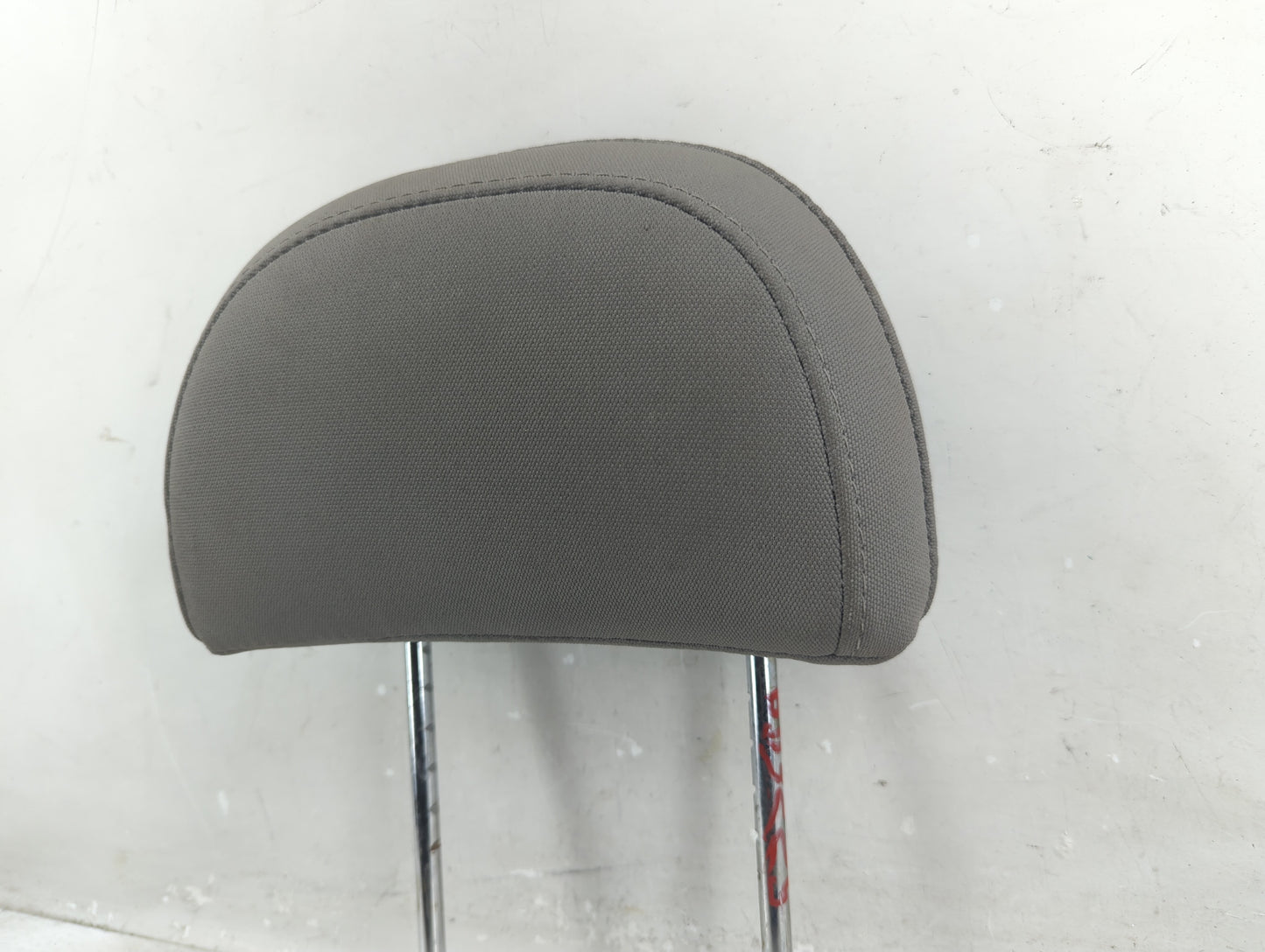2008-2010 Saturn Vue Headrest Head Rest Rear Center Seat Fits Fits 2008 2009 2010 OEM Used Auto Parts - Oemusedautoparts1.co