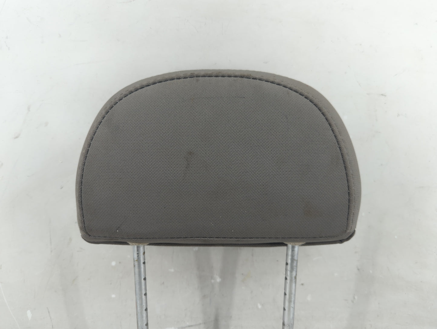 2008-2010 Saturn Vue Headrest Head Rest Rear Center Seat Fits Fits 2008 2009 2010 OEM Used Auto Parts - Oemusedautoparts1.co