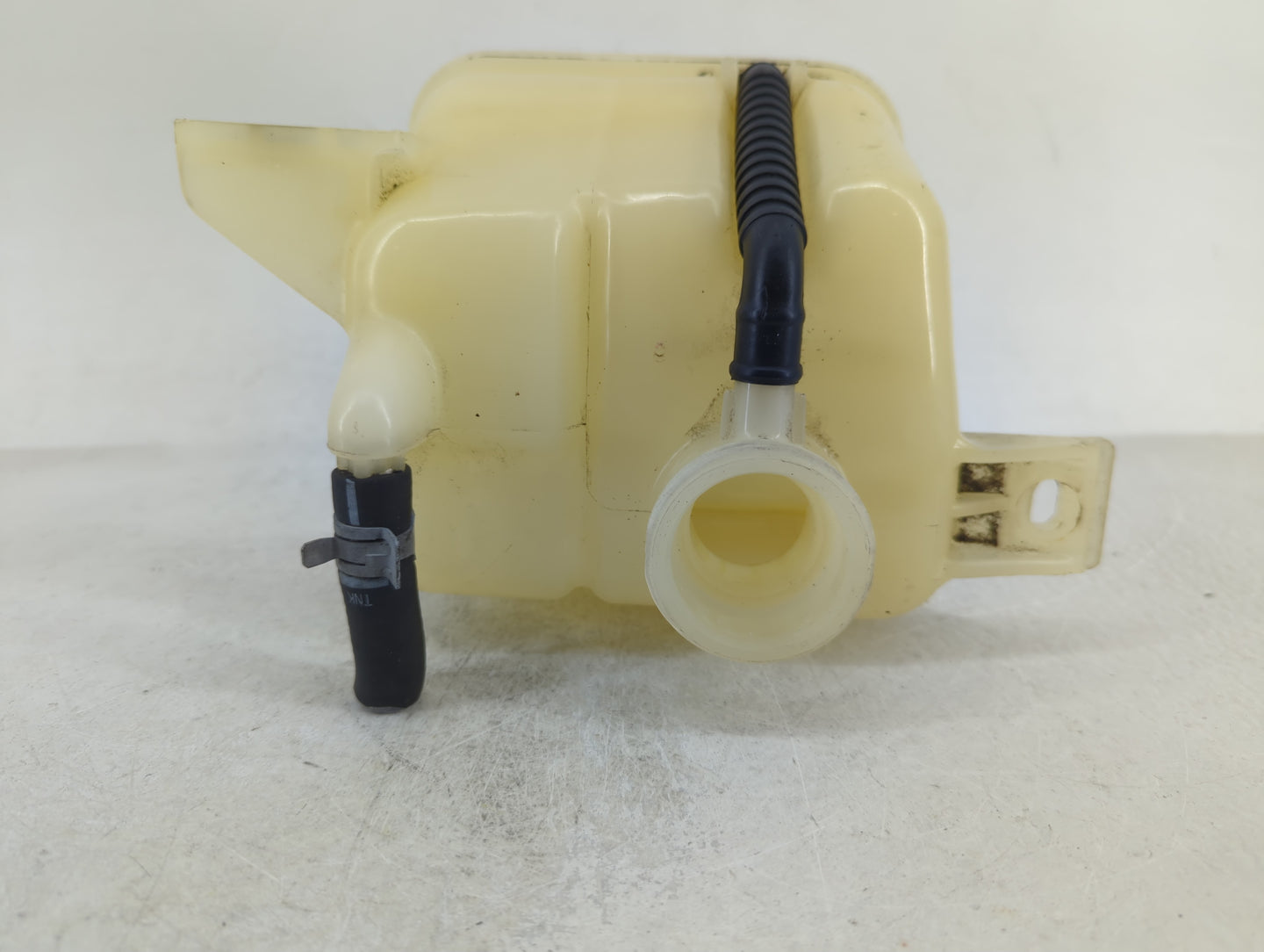 2008-2010 Saturn Vue Radiator Coolant Overflow Expansion Tank Bottle 1394691 - Oemusedautoparts1.com