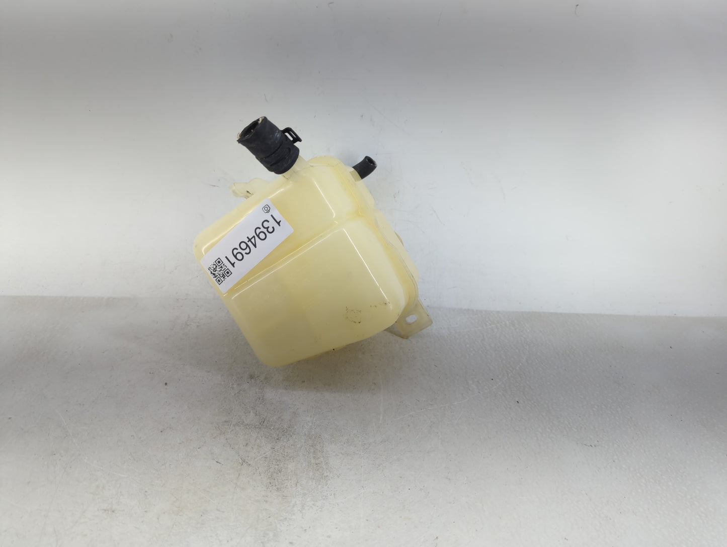 2008-2010 Saturn Vue Radiator Coolant Overflow Expansion Tank Bottle 1394691 - Oemusedautoparts1.com
