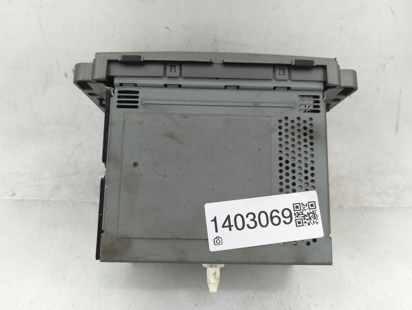 2008-2009 Saturn Vue Radio AM FM Cd Player Receiver Replacement P/N:15942546 Fits Fits 2008 2009 OEM Used Auto Parts - Oemus