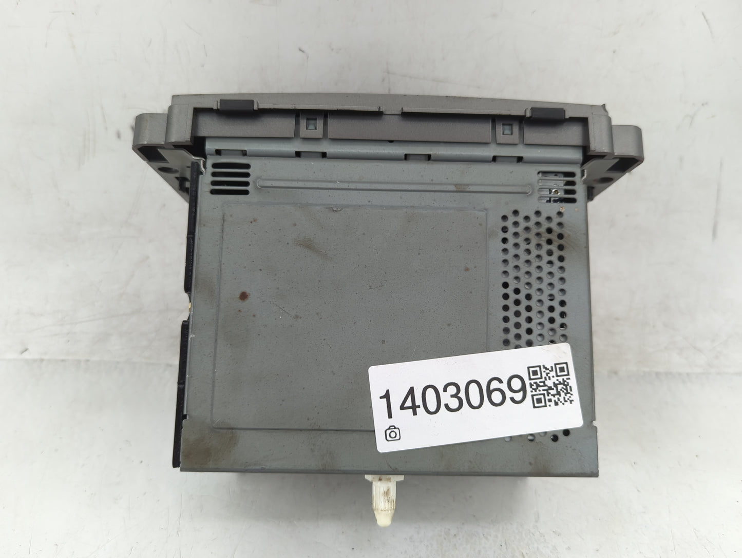 2008-2009 Saturn Vue Radio AM FM Cd Player Receiver Replacement P/N:15942546 Fits Fits 2008 2009 OEM Used Auto Parts - Oemus
