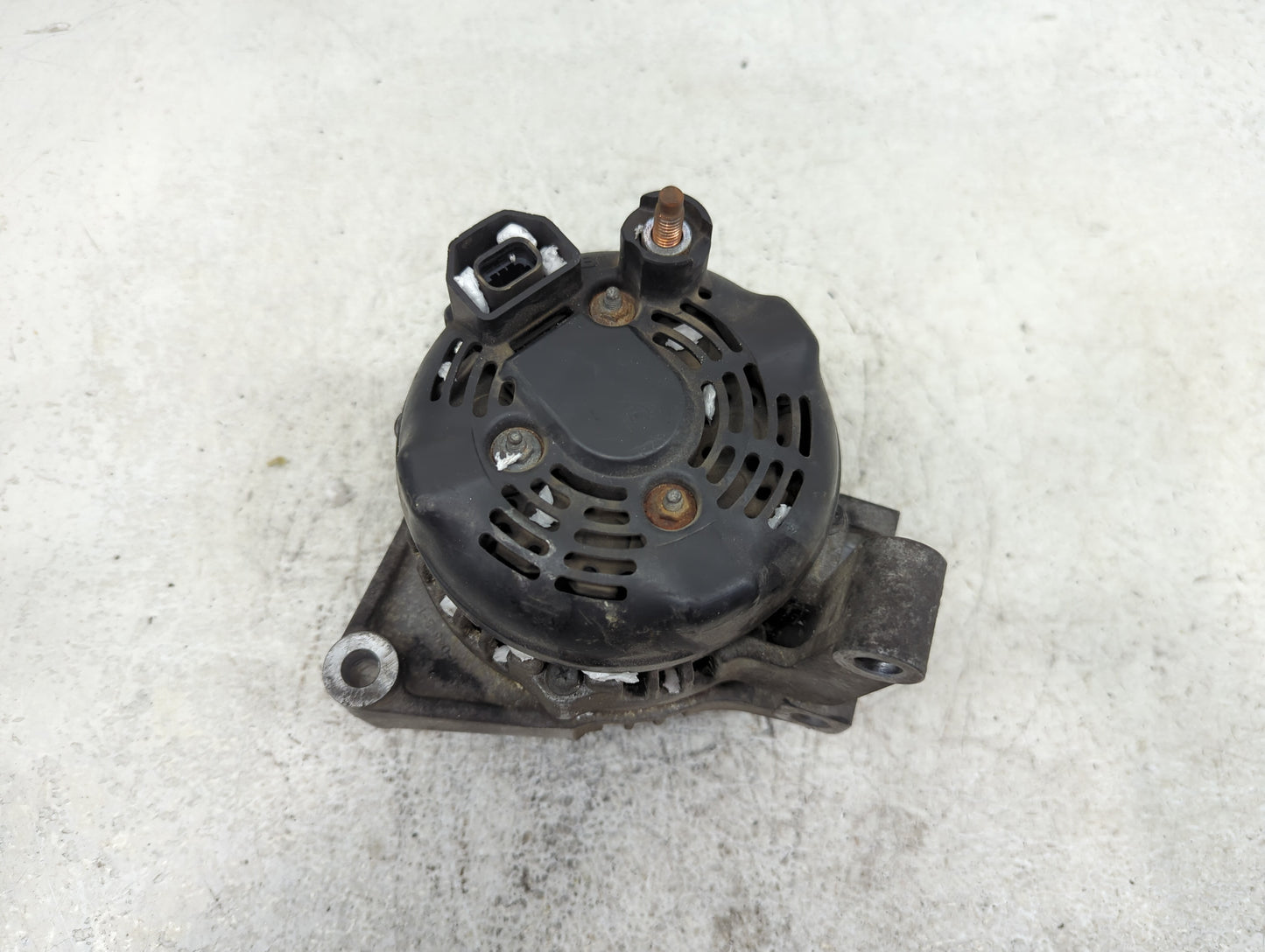 2008-2010 Saturn Vue Alternator Replacement Generator Charging Assembly Engine OEM P/N:96673482 Fits Fits 2008 2009 2010 OEM