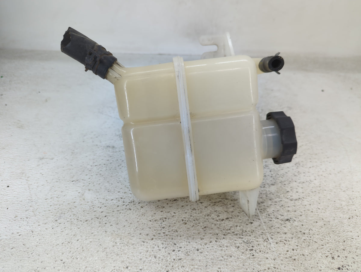 2008-2010 Saturn Vue Radiator Coolant Overflow Expansion Tank Bottle 1432107 - Oemusedautoparts1.com