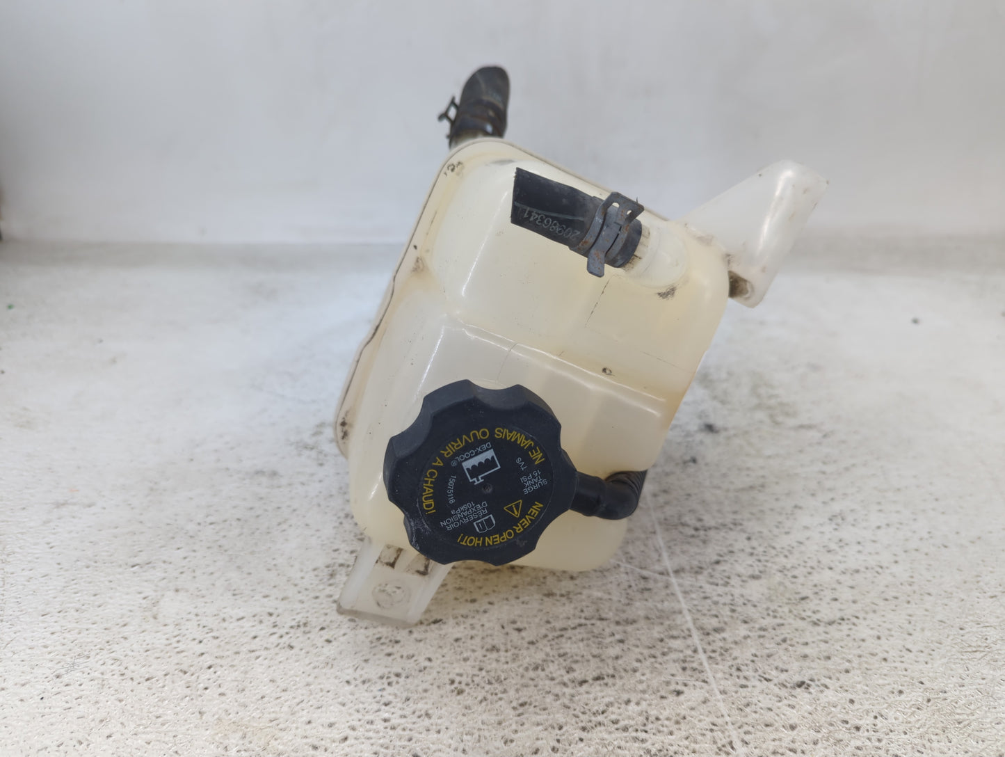 2008-2010 Saturn Vue Radiator Coolant Overflow Expansion Tank Bottle - Oemusedautoparts1.com