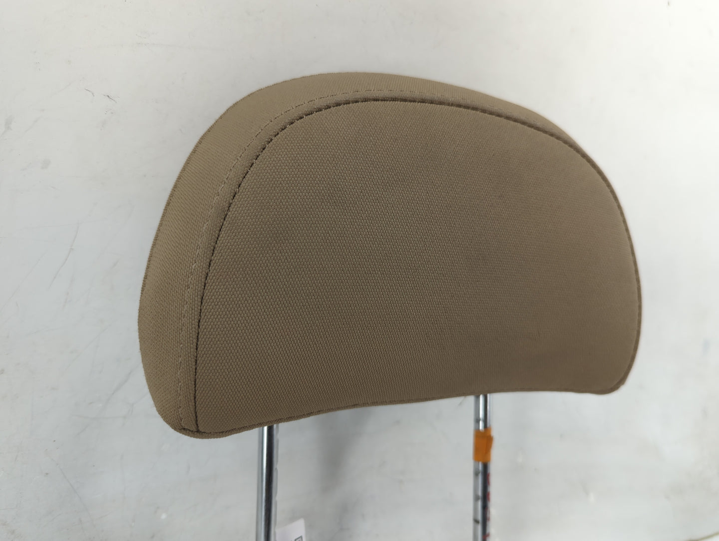 2008-2010 Saturn Vue Headrest Head Rest Front Driver Seat Beige - Oemusedautoparts1.com