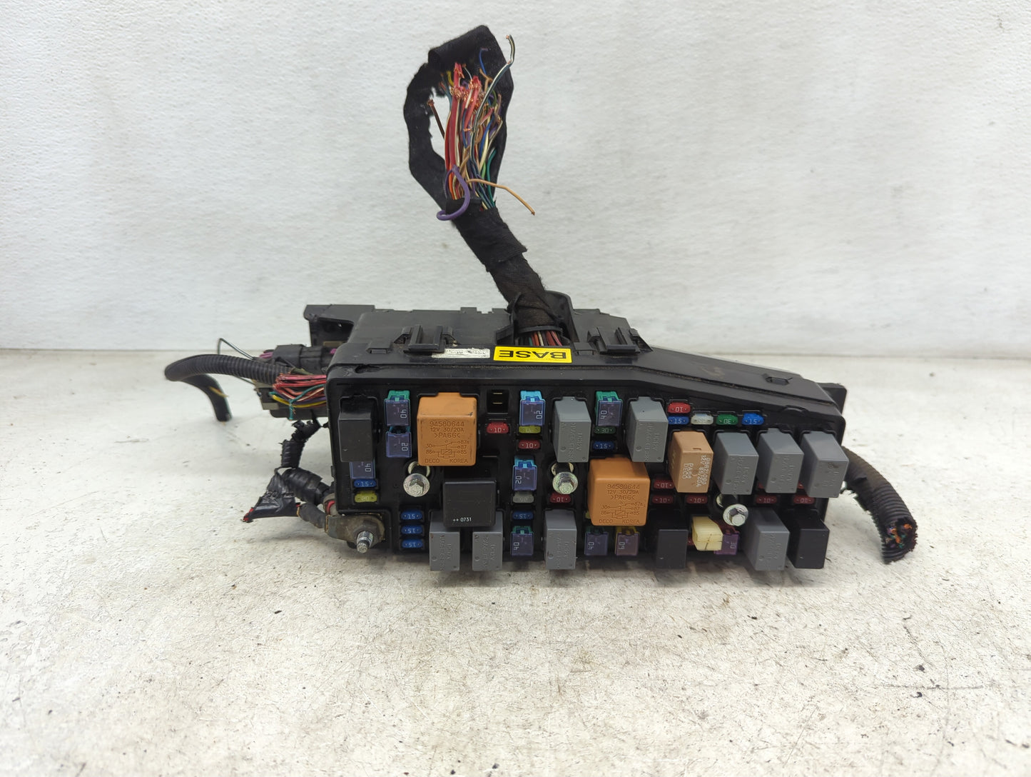 2008-2009 Saturn Vue Fusebox Fuse Box Panel Relay Module P/N:94580644 Fits Fits 2008 2009 OEM Used Auto Parts - Oemusedautop