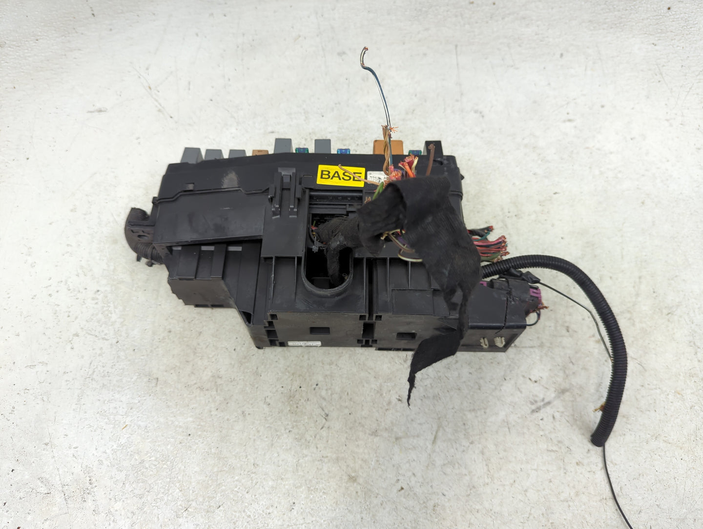 2008-2009 Saturn Vue Fusebox Fuse Box Panel Relay Module P/N:94580644 Fits Fits 2008 2009 OEM Used Auto Parts - Oemusedautop