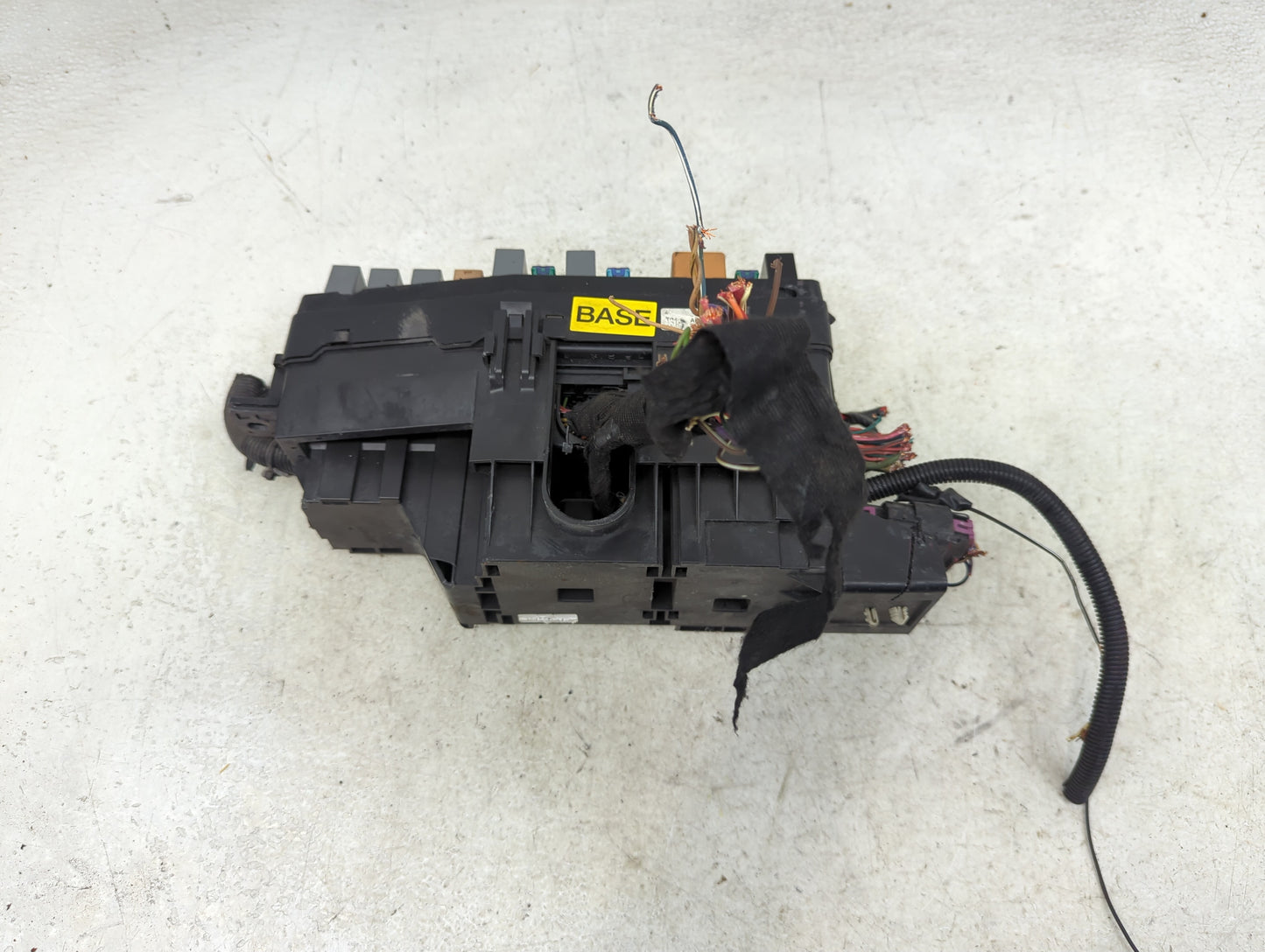 2008-2009 Saturn Vue Fusebox Fuse Box Panel Relay Module P/N:94580644 Fits Fits 2008 2009 OEM Used Auto Parts - Oemusedautop