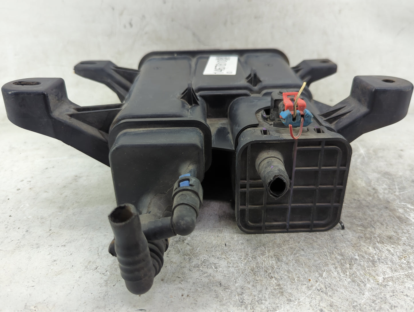 2008 Saturn Vue Fuel Vapor Charcoal Canister - Oemusedautoparts1.com