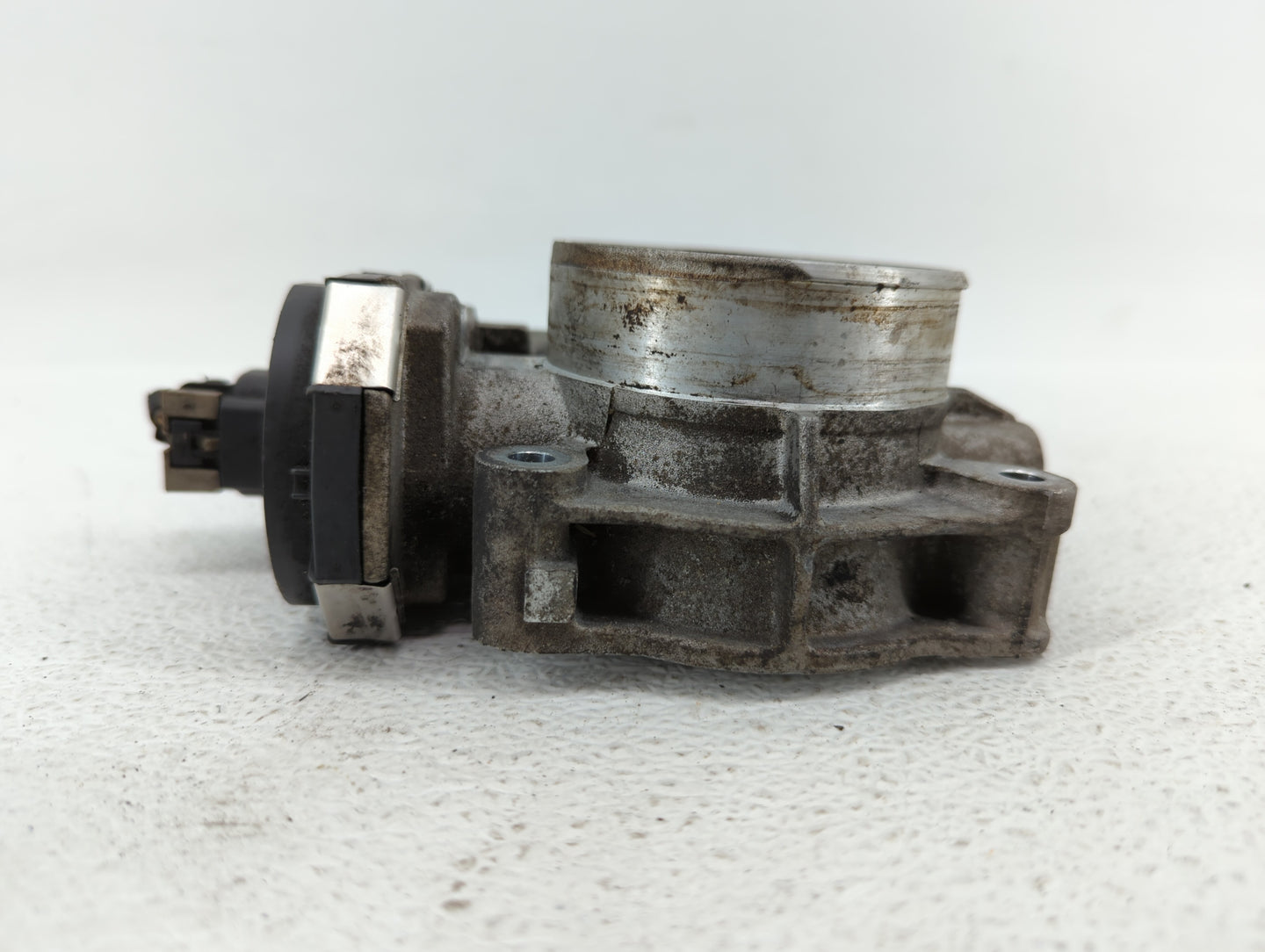 2008-2010 Saturn Vue Throttle Body P/N:995AA Fits Fits 2007 2008 2009 2010 2011 OEM Used Auto Parts - Oemusedautoparts1.com