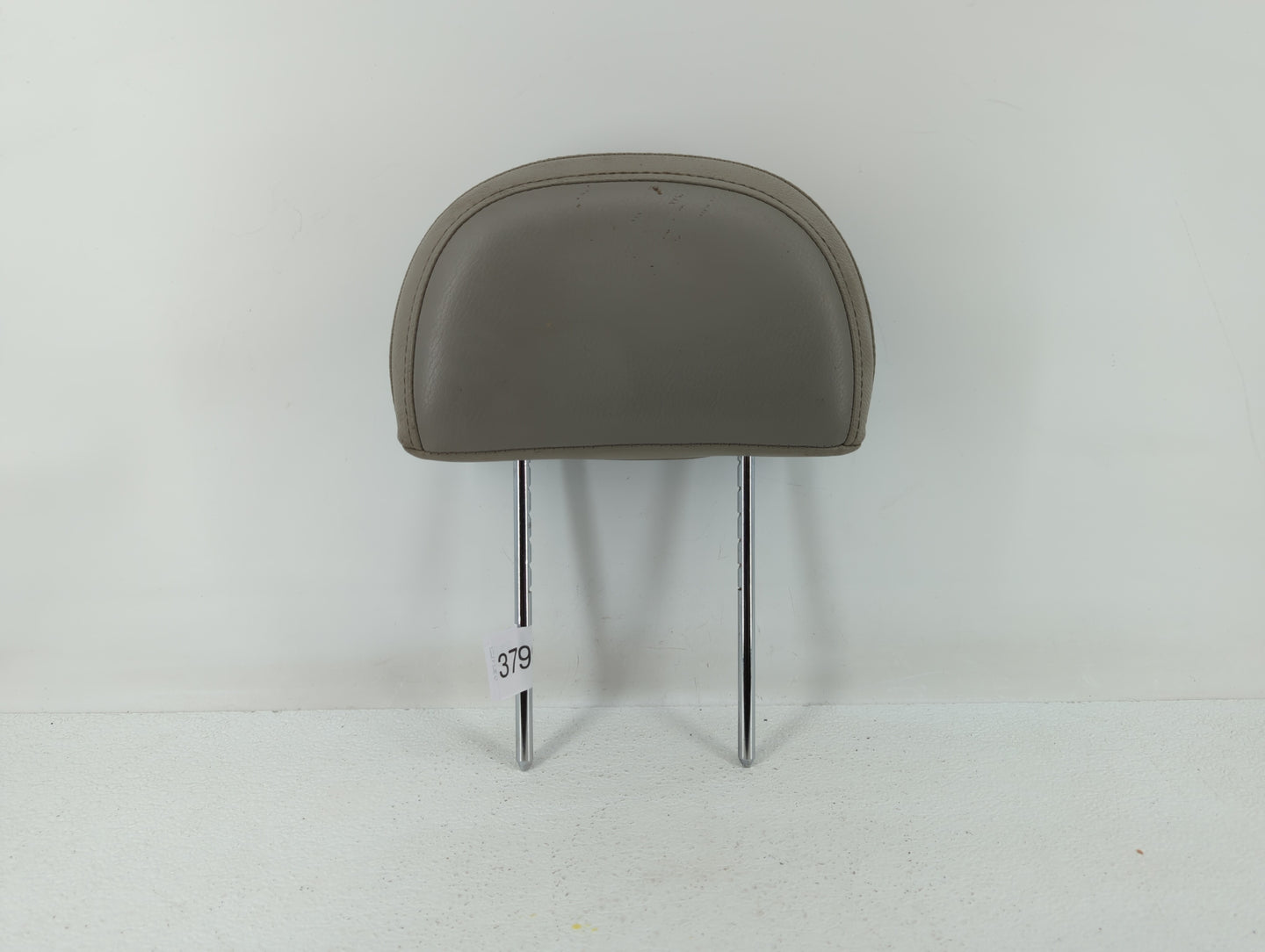 2008-2009 Saturn Vue Headrest Head Rest Rear Seat Fits Fits 2008 2009 OEM Used Auto Parts - Oemusedautoparts1.com
