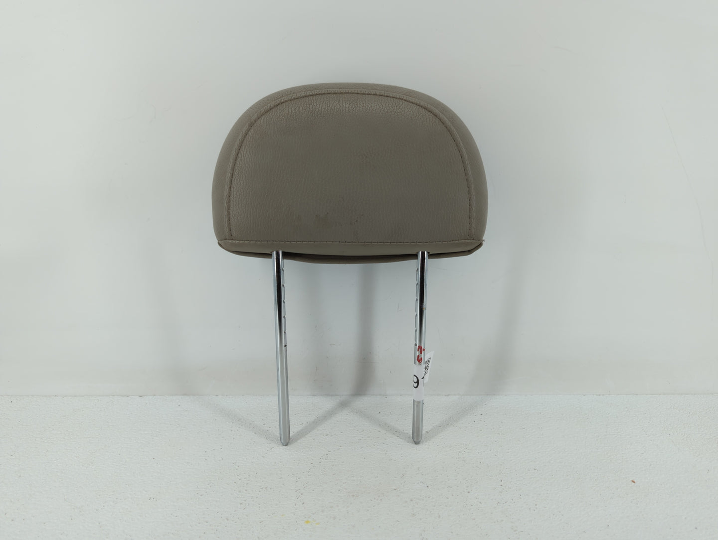 2008-2009 Saturn Vue Headrest Head Rest Rear Seat Fits Fits 2008 2009 OEM Used Auto Parts - Oemusedautoparts1.com