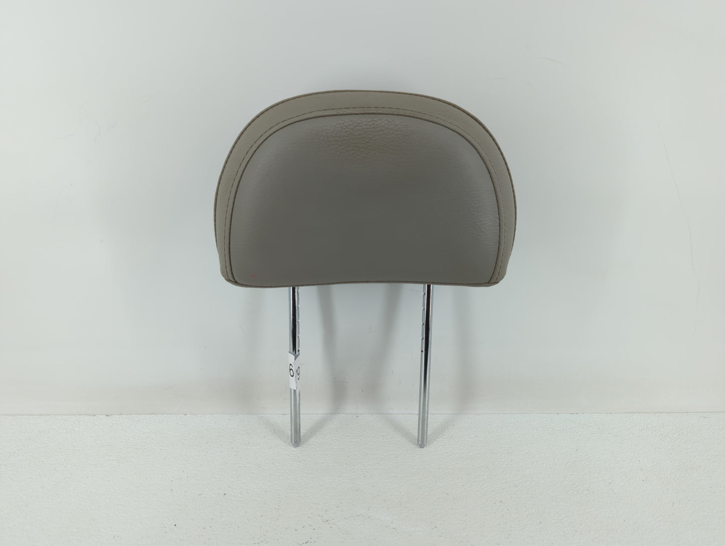 2008-2009 Saturn Vue Headrest Head Rest Rear Seat Fits Fits 2008 2009 OEM Used Auto Parts - Oemusedautoparts1.com