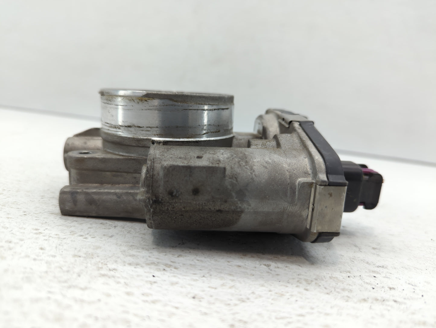 2008-2010 Saturn Vue Throttle Body P/N:2127AA 330IA Fits Fits 2007 2008 2009 2010 2011 OEM Used Auto Parts - Oemusedautopart