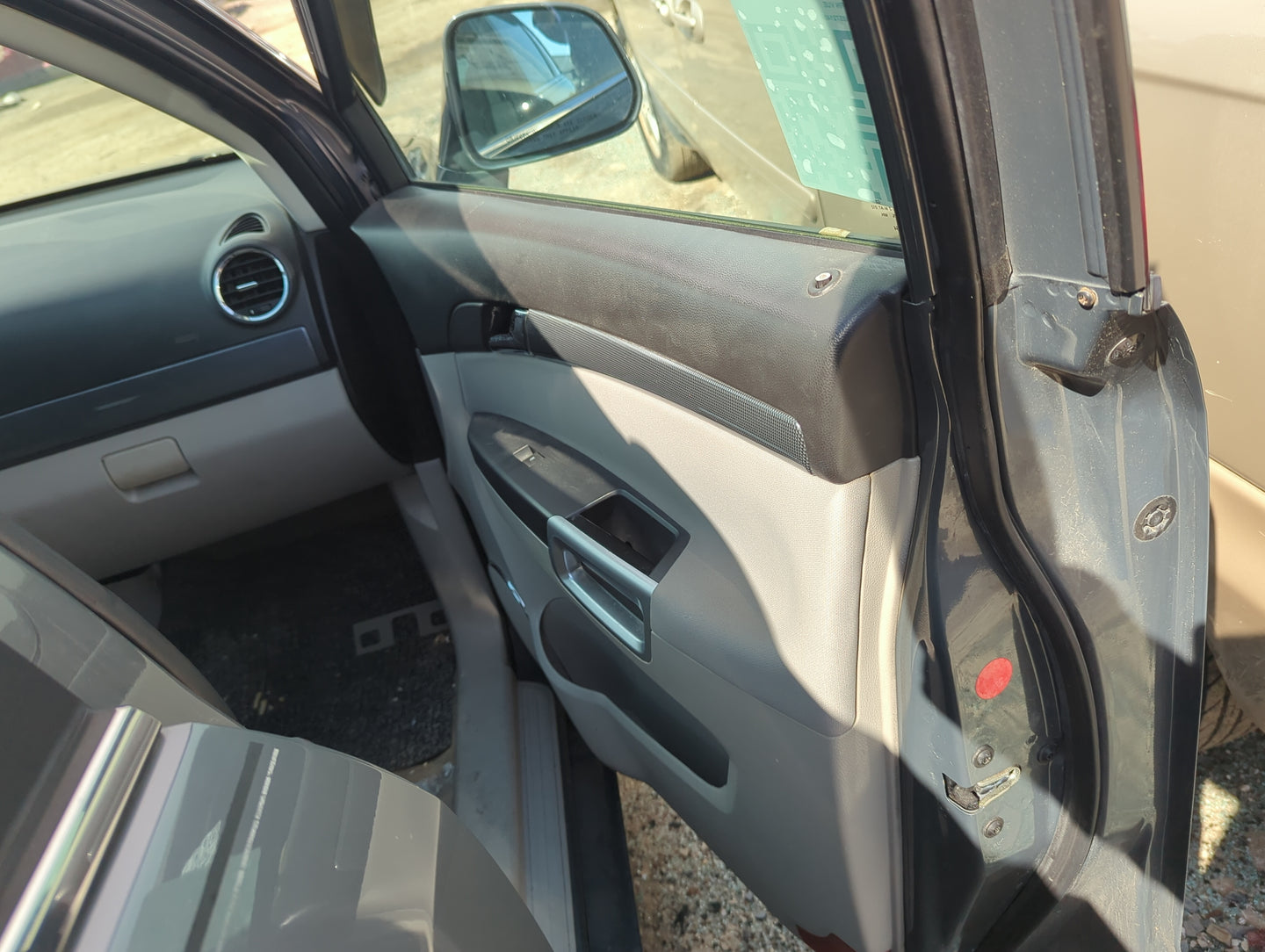 2008 Saturn Vue Front Right Passenger Interior Door Panel Trim 5007054 - Oemusedautoparts1.com