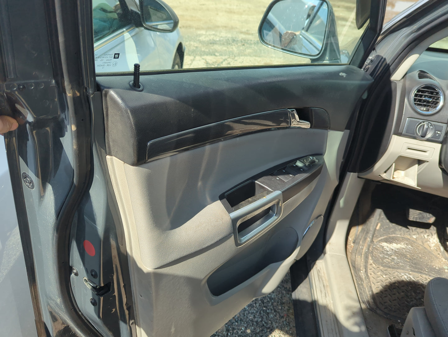 2008 Saturn Vue Front Left Driver Interior Door Panel Trim 5007061 - Oemusedautoparts1.com