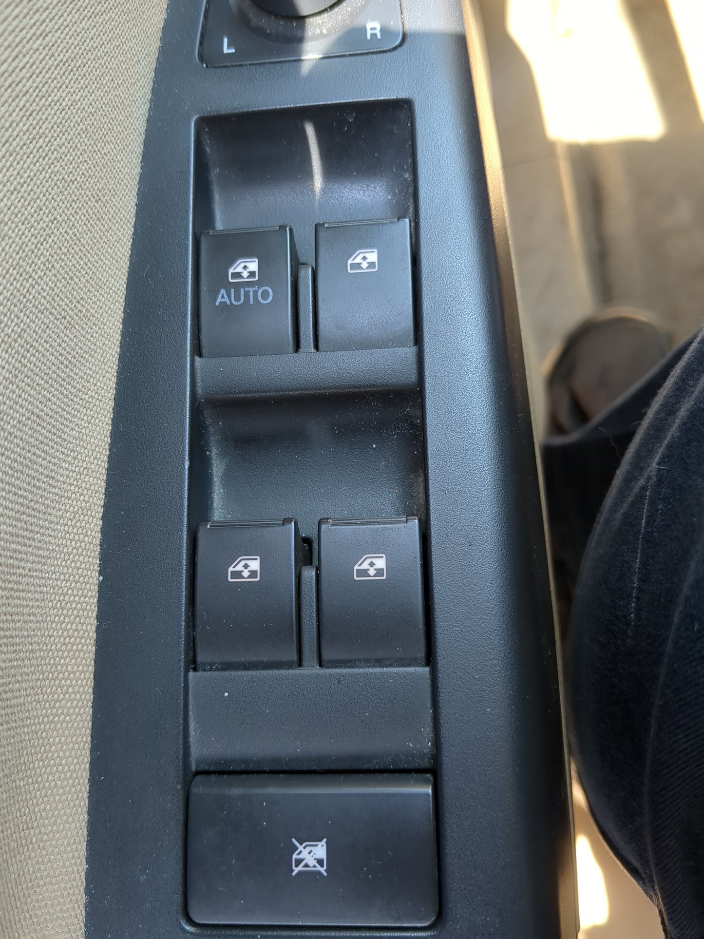2008-2010 Saturn Vue Master Power Window Switch Replacement Driver Side Left Fits Fits 2008 2009 2010 OEM Used Auto Parts - 