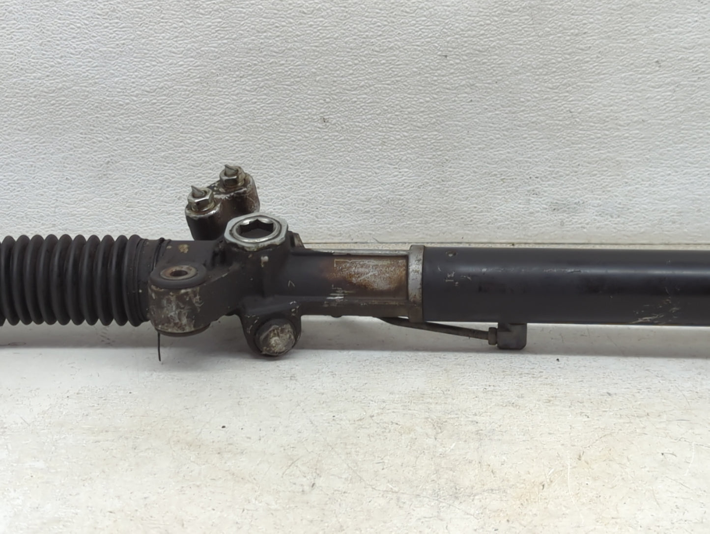 2008-2009 Saturn Vue Rack and Pinion Steering Gear Fits Fits 2008 2009 OEM Used Auto Parts - Oemusedautoparts1.com