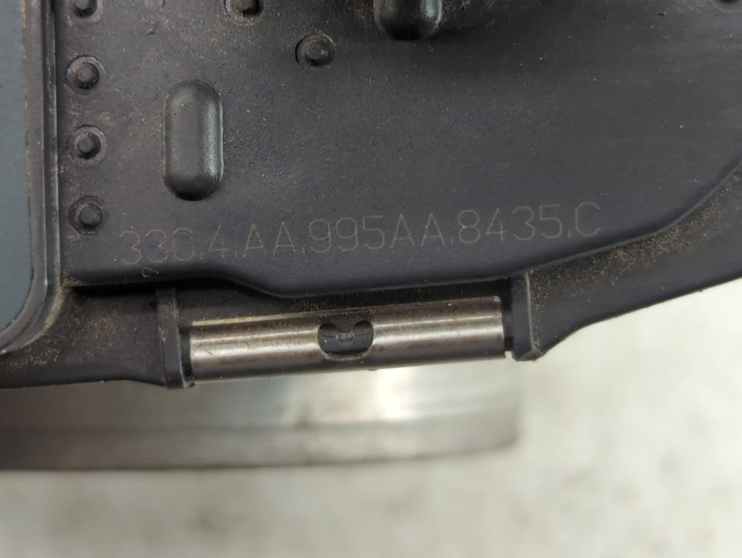 2008-2010 Saturn Vue Throttle Body P/N:3304AA 995AA Fits Fits 2007 2008 2009 2010 2011 OEM Used Auto Parts - Oemusedautopart