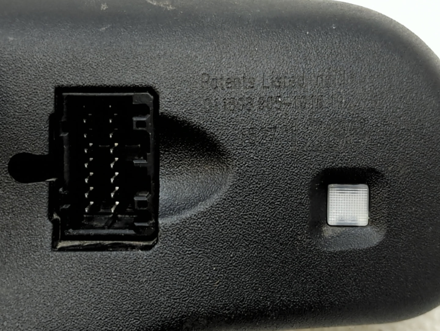 2008 Saturn Vue Interior Rear View Mirror Replacement OEM P/N:E11025898 Fits OEM Used Auto Parts - Oemusedautoparts1.com