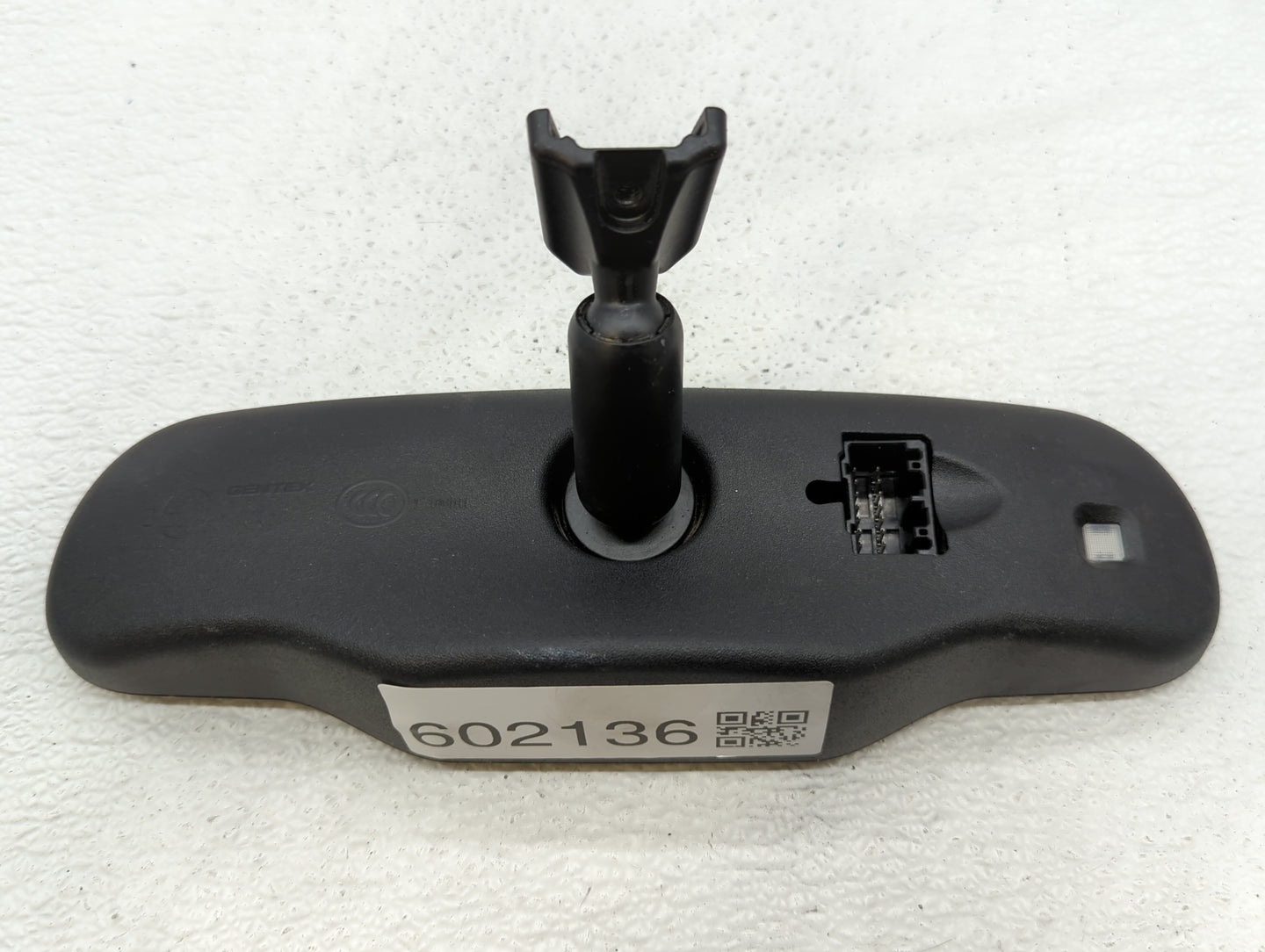 2008 Saturn Vue Interior Rear View Mirror Replacement OEM P/N:E11025898 Fits OEM Used Auto Parts - Oemusedautoparts1.com