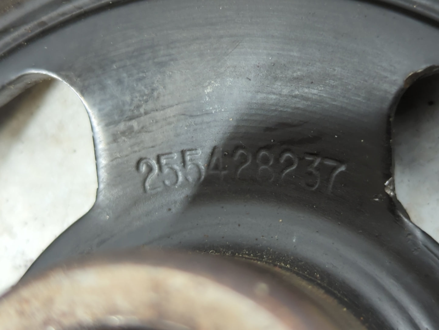 2008 Saturn Vue Crankshaft Pulley - Oemusedautoparts1.com