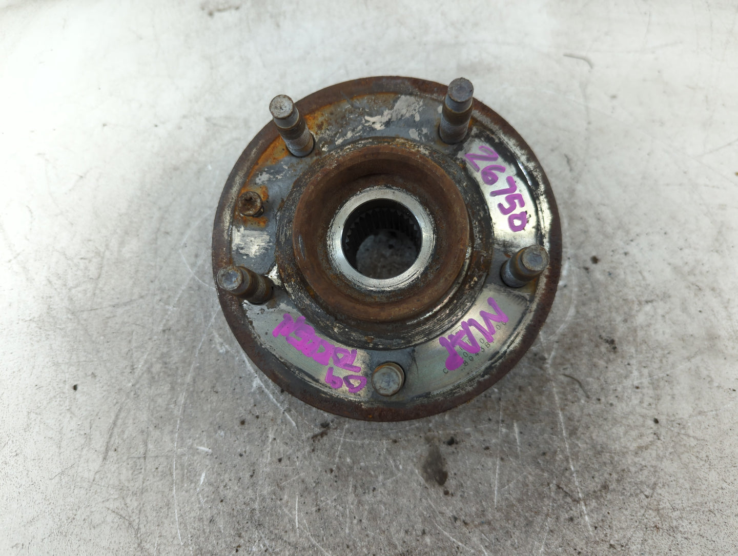2008-2010 Saturn Vue Driver Front Wheel Hub Oem 701092 - Oemusedautoparts1.com