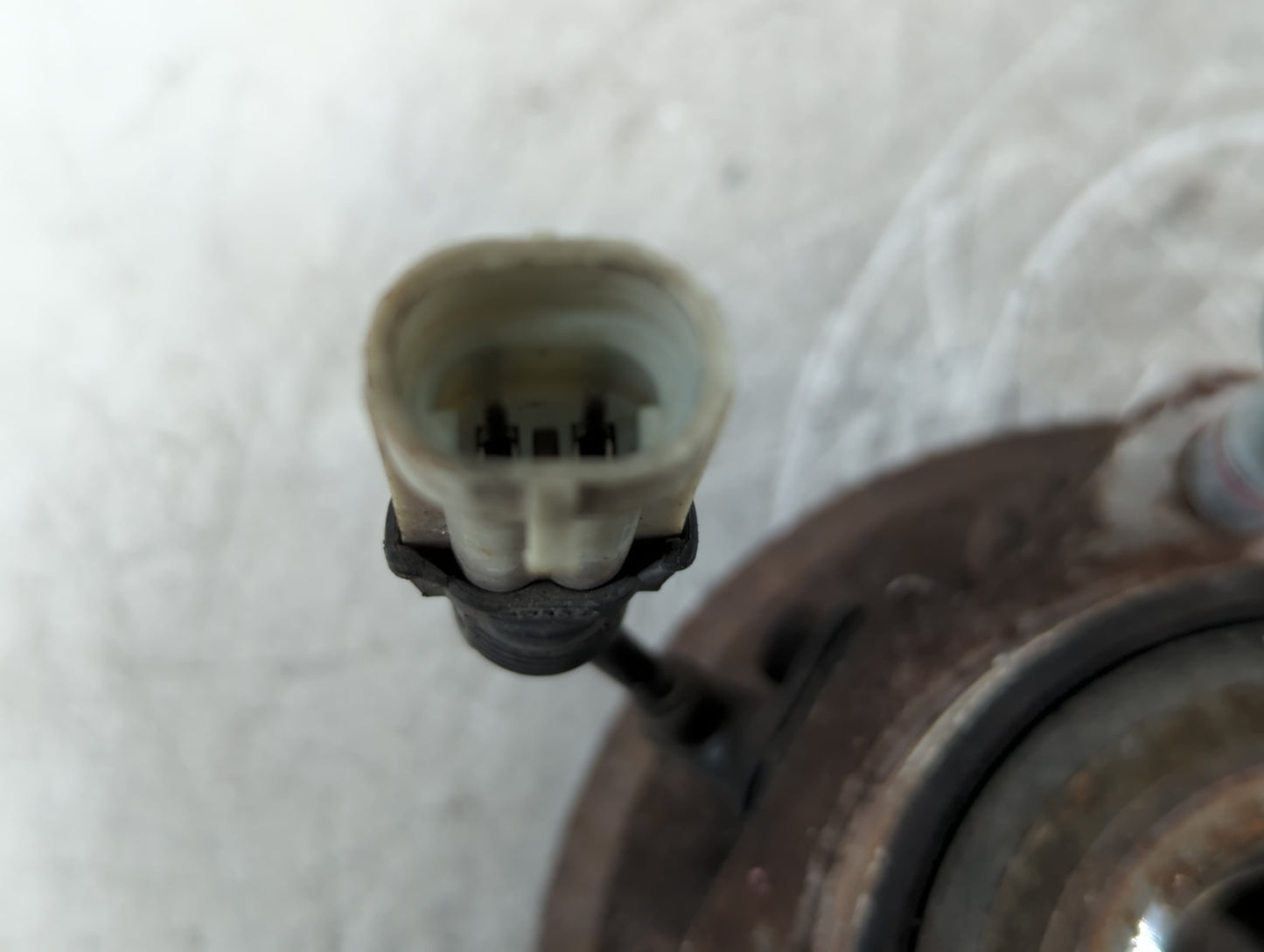 2008-2010 Saturn Vue Driver Front Wheel Hub Oem 701092 - Oemusedautoparts1.com