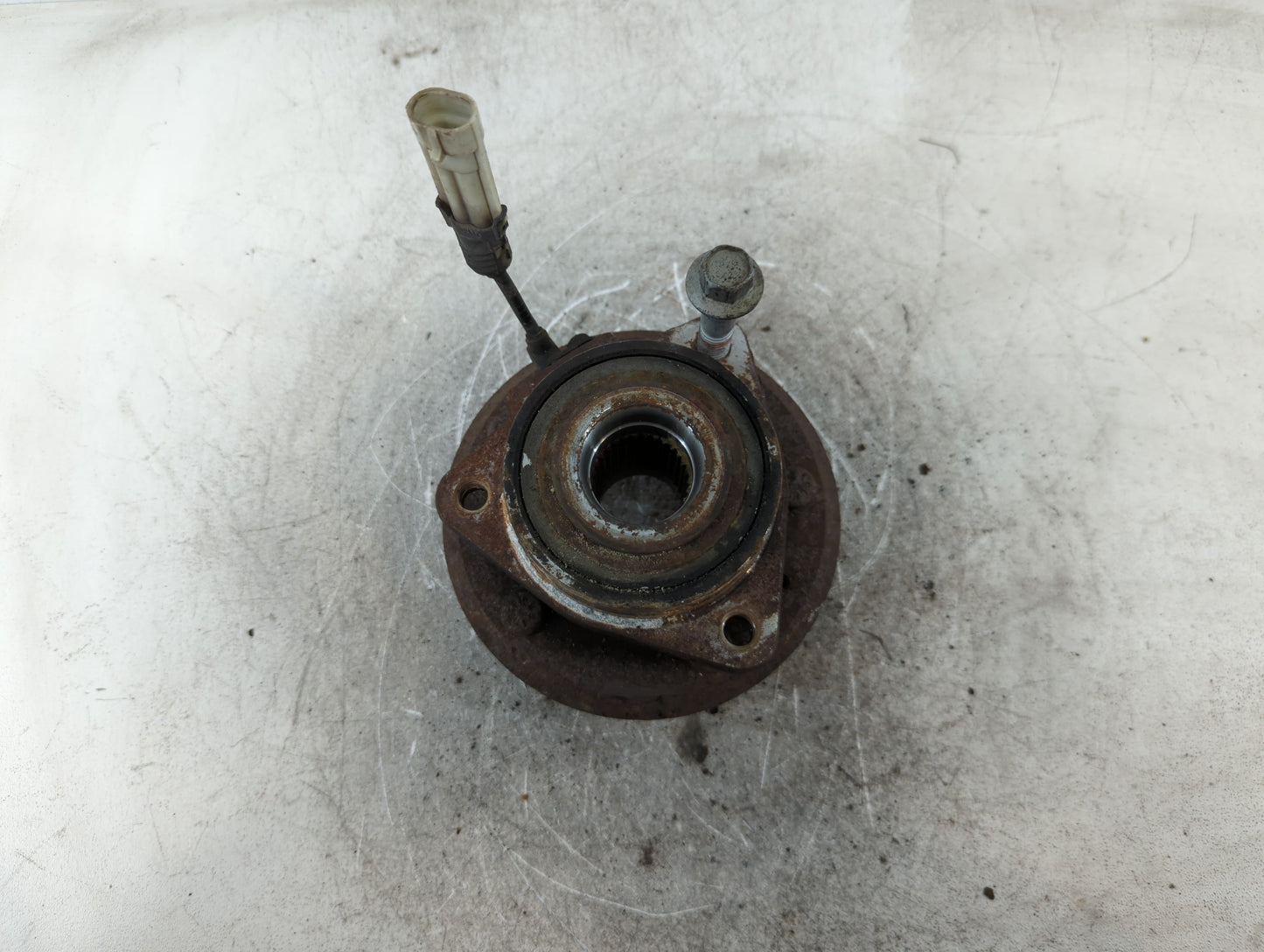 2008-2010 Saturn Vue Driver Front Wheel Hub Oem 701092 - Oemusedautoparts1.com