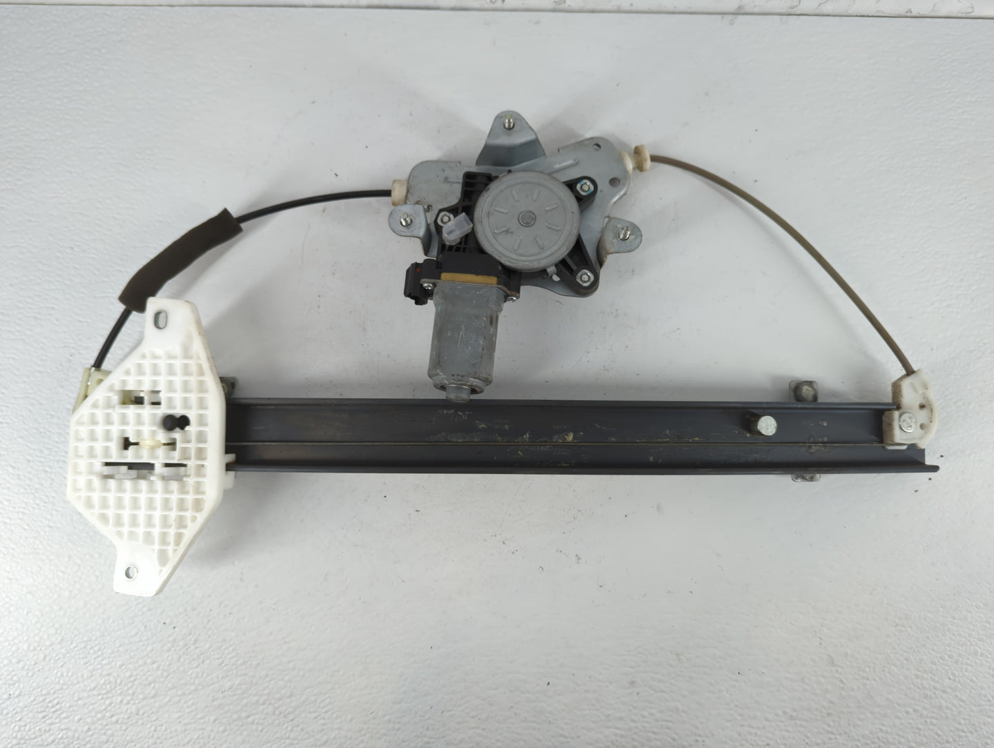 2008-2010 Saturn Vue Passenger Rear Right Power Window Motor - Oemusedautoparts1.com