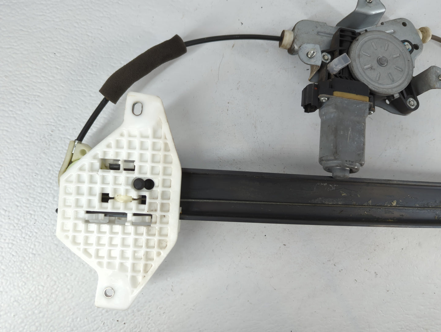 2008-2010 Saturn Vue Passenger Rear Right Power Window Motor - Oemusedautoparts1.com