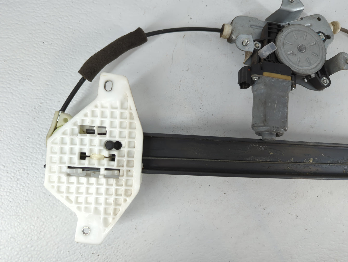 2008-2010 Saturn Vue Passenger Rear Right Power Window Motor - Oemusedautoparts1.com