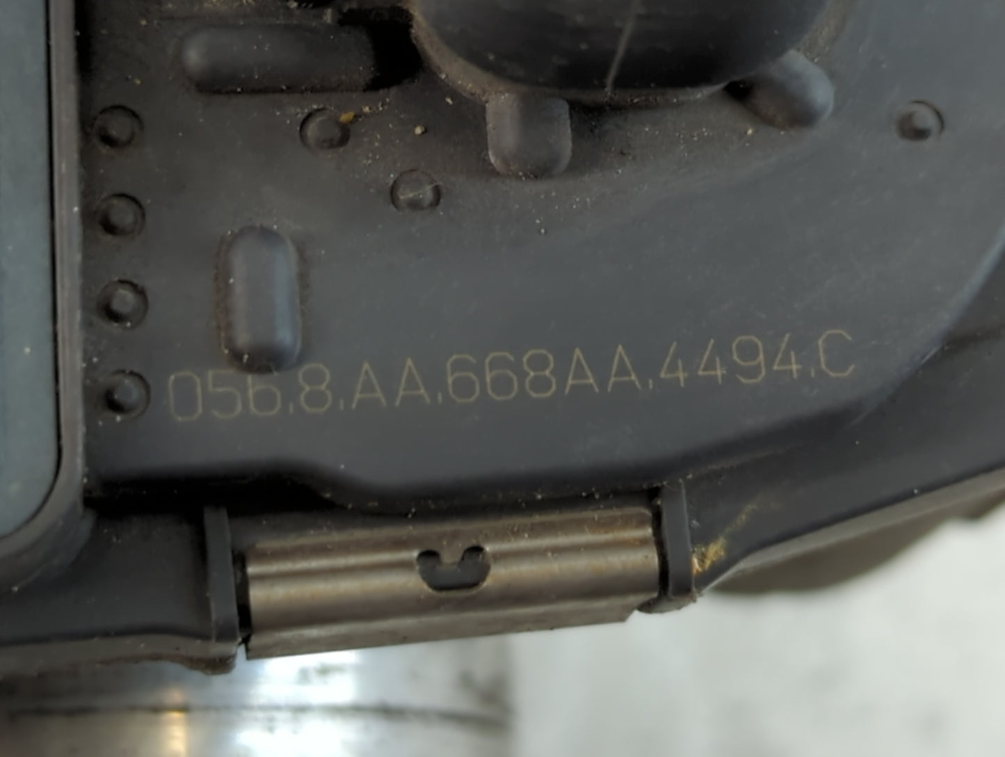 2008-2010 Saturn Vue Throttle Body P/N:AA668AA4494 Fits Fits 2007 2008 2009 2010 2011 2012 OEM Used Auto Parts - Oemusedauto