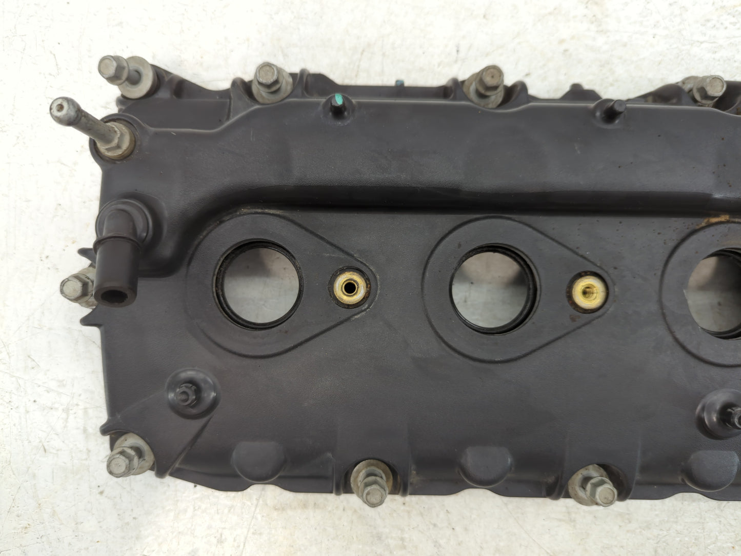 2008 Saturn Vue Driver Left Cylinder Head Valve Cover Fits OEM Used Auto Parts - Oemusedautoparts1.com