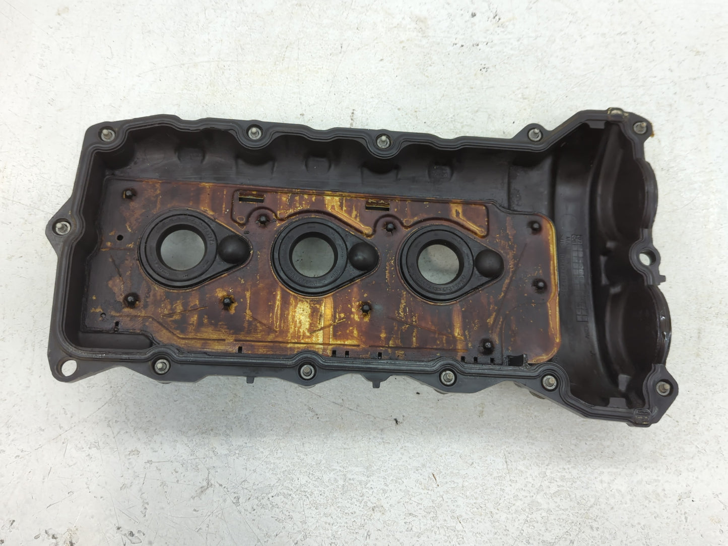 2008 Saturn Vue Driver Left Cylinder Head Valve Cover Fits OEM Used Auto Parts - Oemusedautoparts1.com