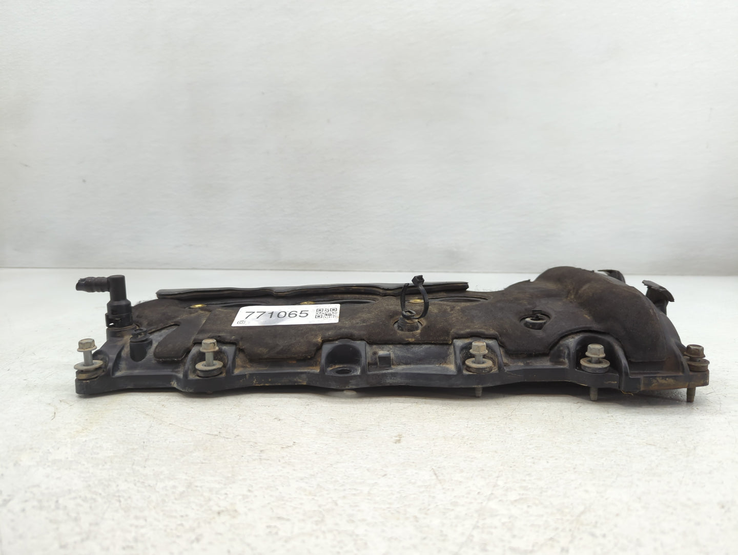 2008 Saturn Vue Driver Left Cylinder Head Valve Cover Fits OEM Used Auto Parts - Oemusedautoparts1.com
