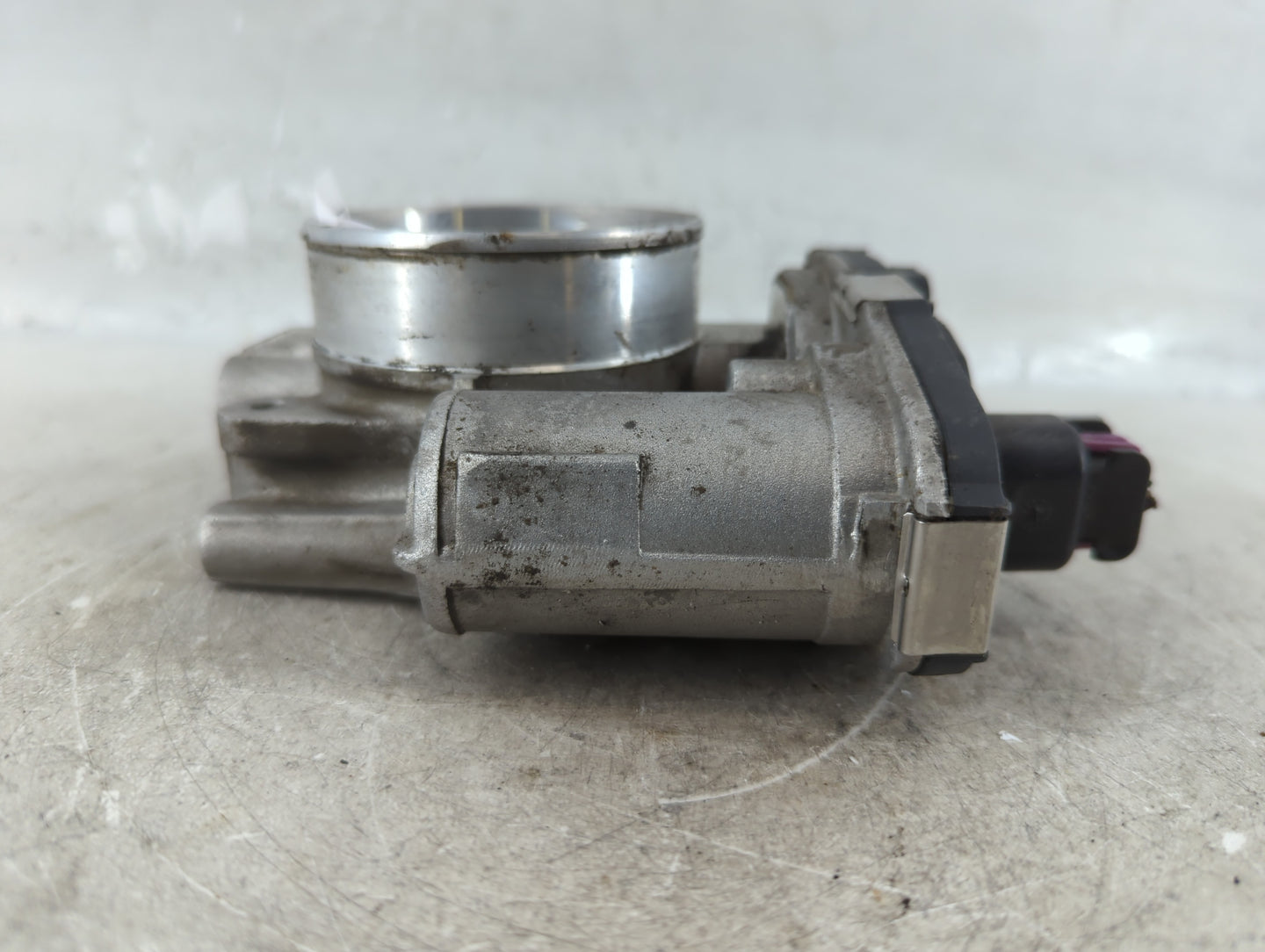 2008-2010 Saturn Vue Throttle Body P/N:3693B 995AA, 2597AA Fits Fits 2007 2008 2009 2010 2011 OEM Used Auto Parts - Oemuseda